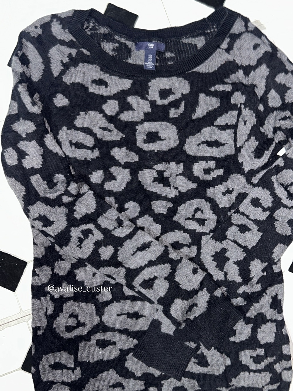 GAP Women's Black and Gray Leopard-Print Crew Sweater